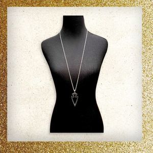 Kinsley Armelle SILVER ARROWHEAD NECKLACE